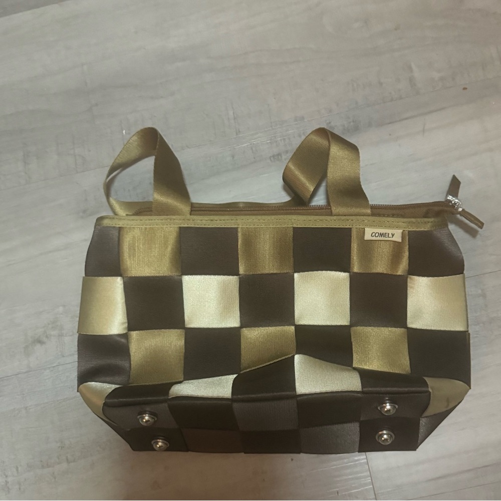 Comely seatbelt purse